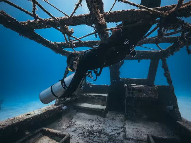 Master diver feat